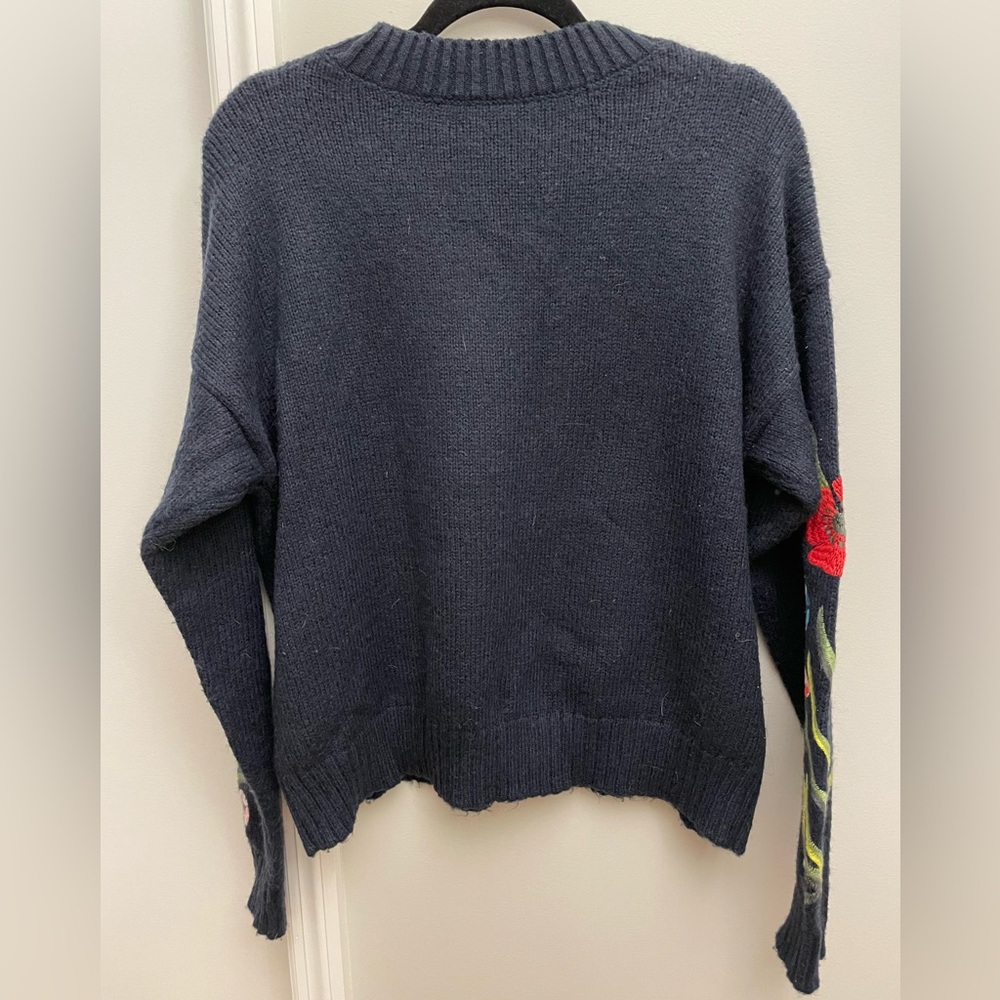 Romeo + Juliet Floral Pullover Sweater - Picture 2 of 5
